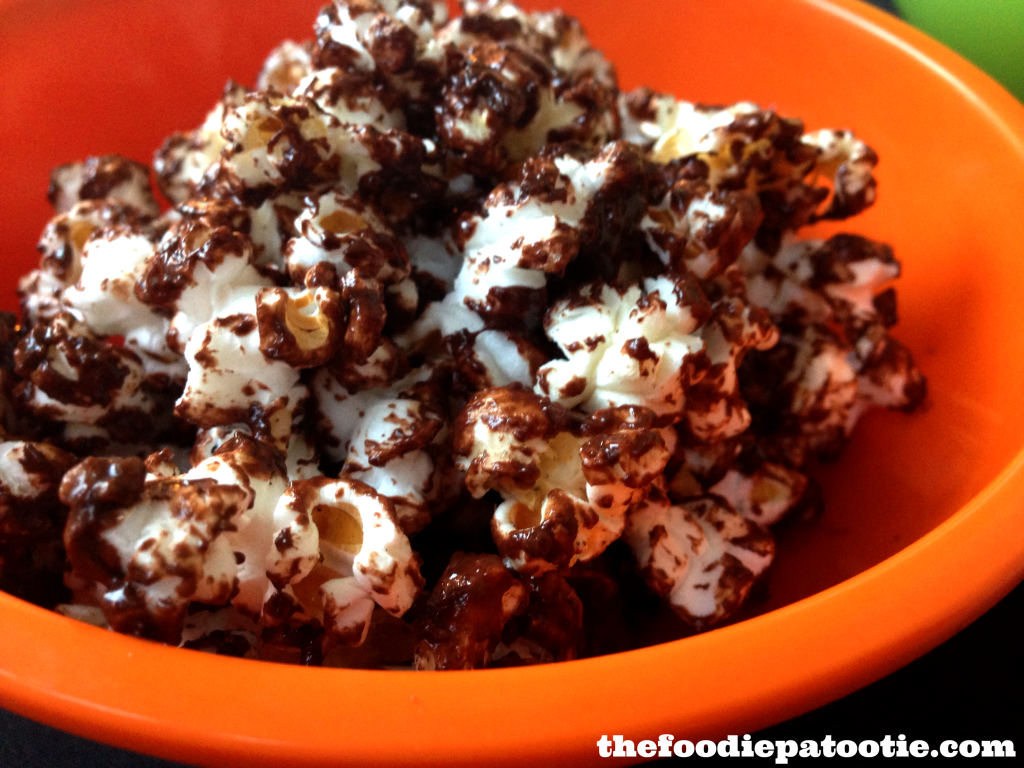 Chocolate Spice Popcorn via TheFoodiePatootie.com | #snack #recipe #popcorn #chocolate
