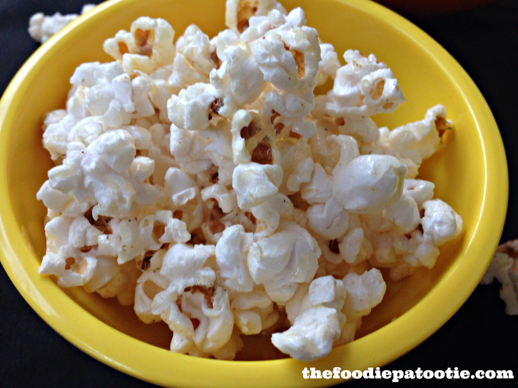 Honey Popcorn via TheFoodiePatootie.com | #snack #recipe #popcorn #honey