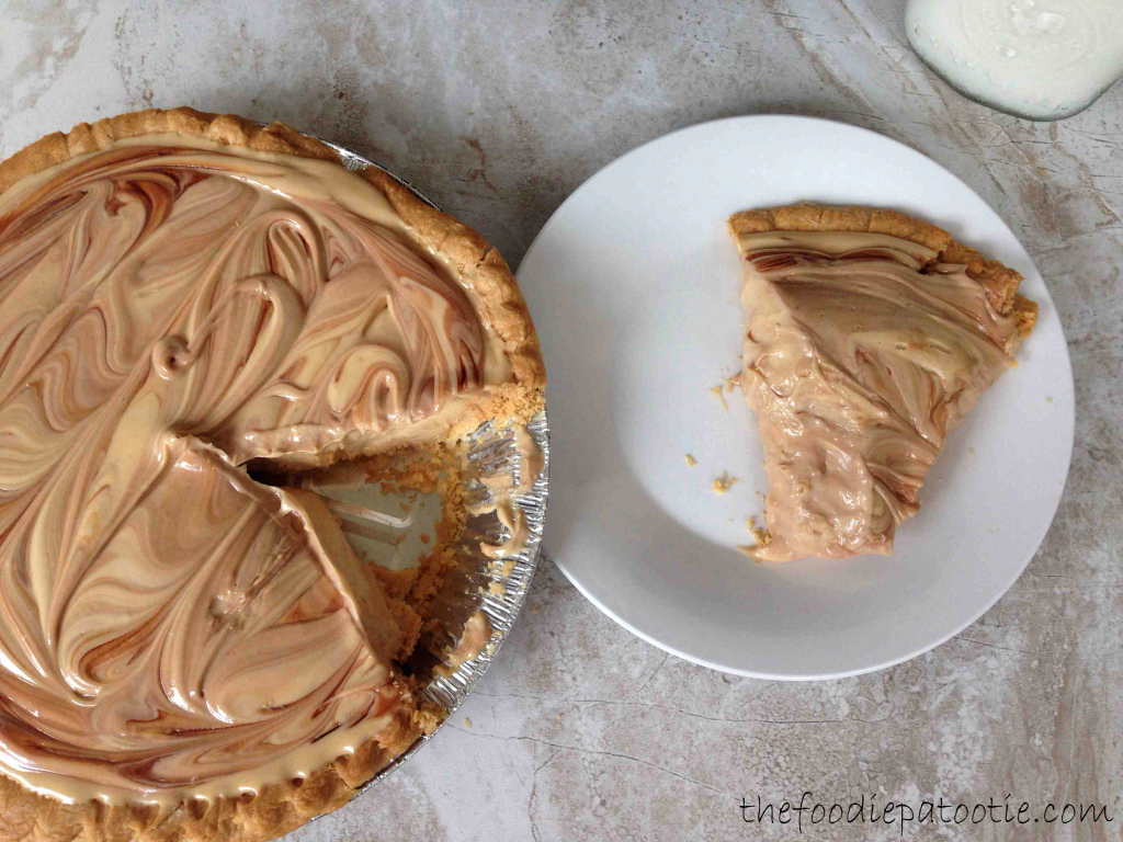 Peanut Butter Pie via TheFoodiePatootie.com | #dessert #pie #peanutbutter