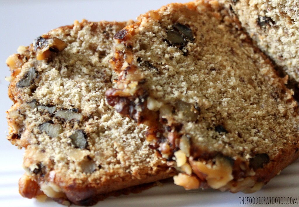 Banana Bread via TheFoodiePatootie.com | #breakfast #bread #banana #foodholiday #recipe