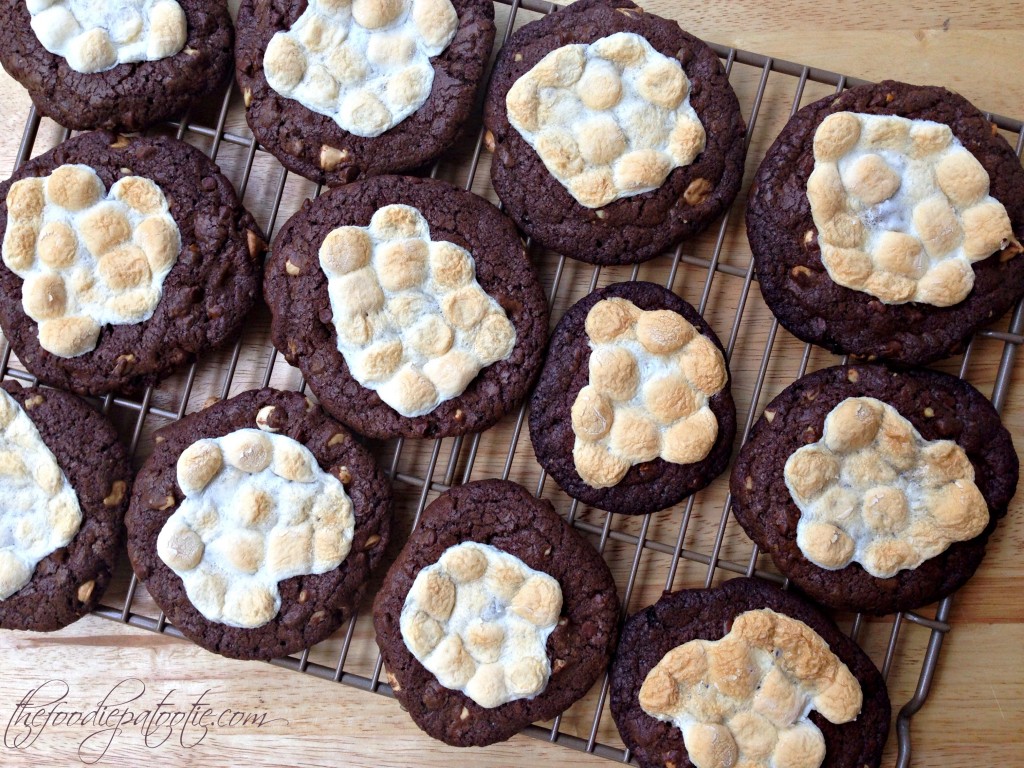 Heavenly Hash Cookies via TheFoodiePatootie.com | #dessert #recipe #foodholiday #foodcalendar #heavenlyhash #chocolate