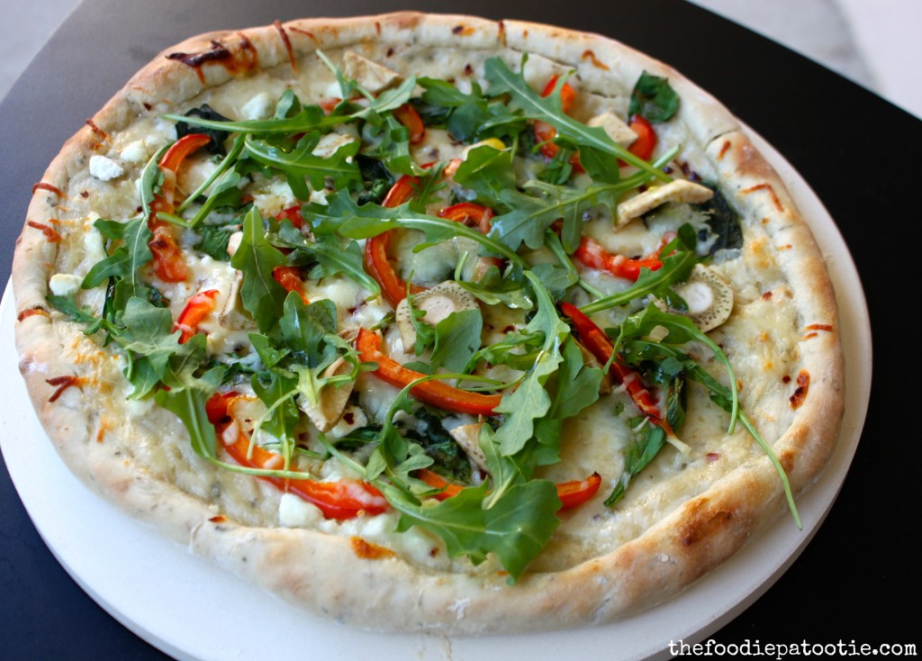Creamy Green Pizza via TheFoodiePatootie.com | #recipe #foodholiday #pizza #artichokehearts