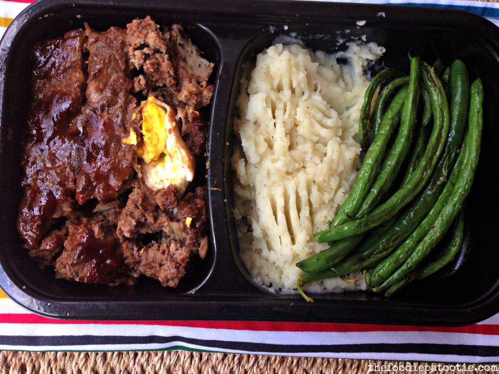 Meatloaf, Mashed Potatoes, Green Beans Dinner via TheFoodiePatootie.com | #meat #beef #dinner #recipe #foodholiday