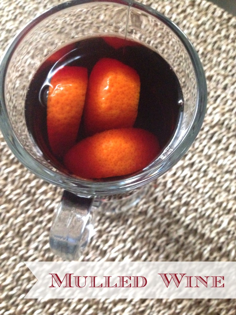 Mulled Wine via TheFoodiePatootie.com | #booze #wine #drinks #recipe #foodholiday