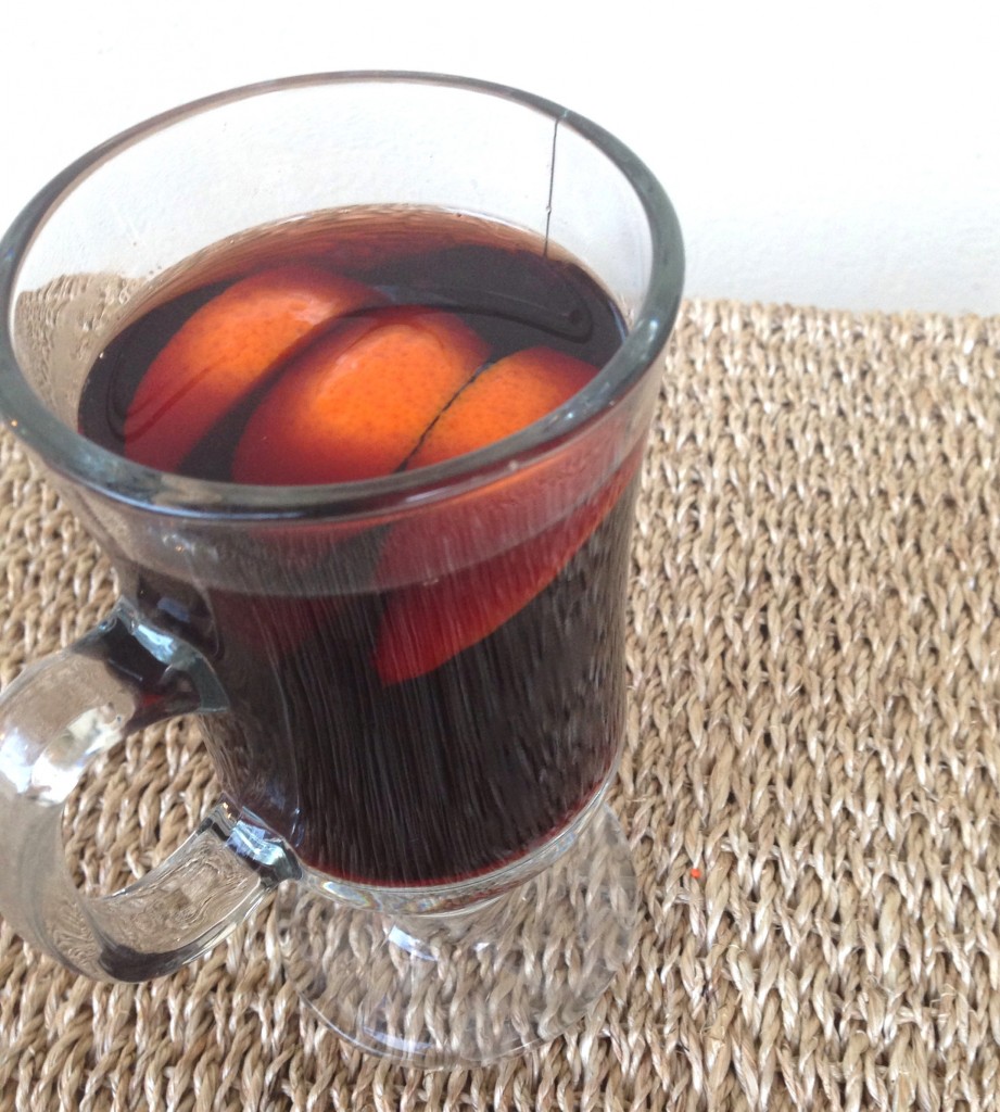 Mulled Wine via TheFoodiePatootie.com | #booze #wine #drinks #recipe #foodholiday