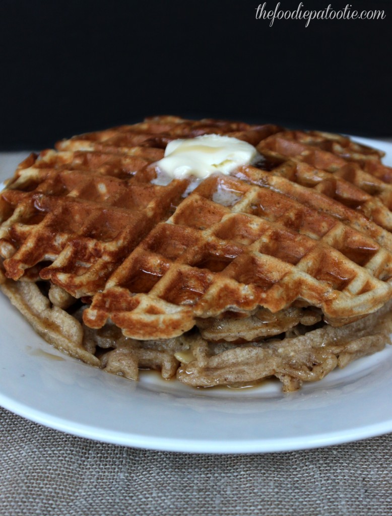 Oatmeal-Nut Waffles via TheFoodiePatootie.com | #breakfast #waffles #oatmeal #nuts #recipe #foodholiday