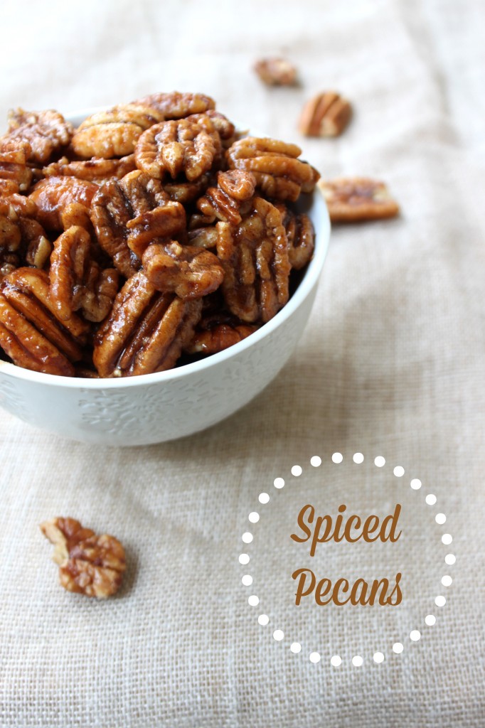 Spiced Pecans via TheFoodiePatootie.com | #snack #nuts #recipe #foodholiday