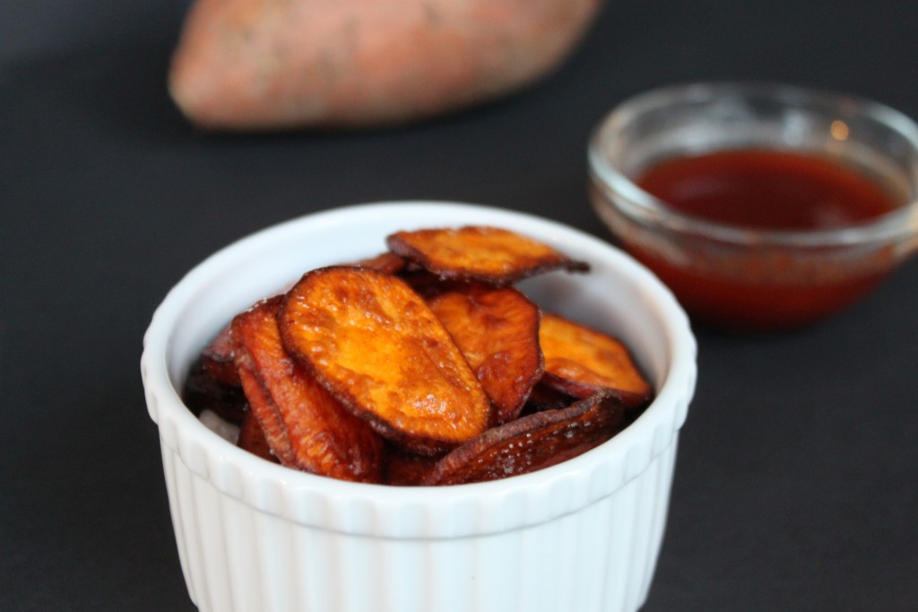 Sweet Potato Chips via TheFoodiePatootie.com | #snack #sweetpotato #recipe #foodholiday