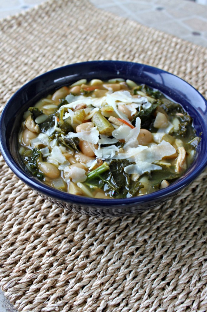 Kale, Bean, and Orzo Soup via TheFoodiePatootie.com | #soup #turkey #turkeyneck #kale #orzo #pasta #beans #recipe #foodholiday