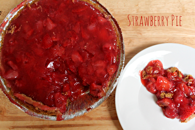 Strawberry Pie Dish with Recipe by Universal Trumps Corp– Ours to