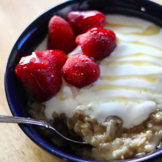 National Oatmeal Day | Honey-Vanilla Oatmeal Bowl