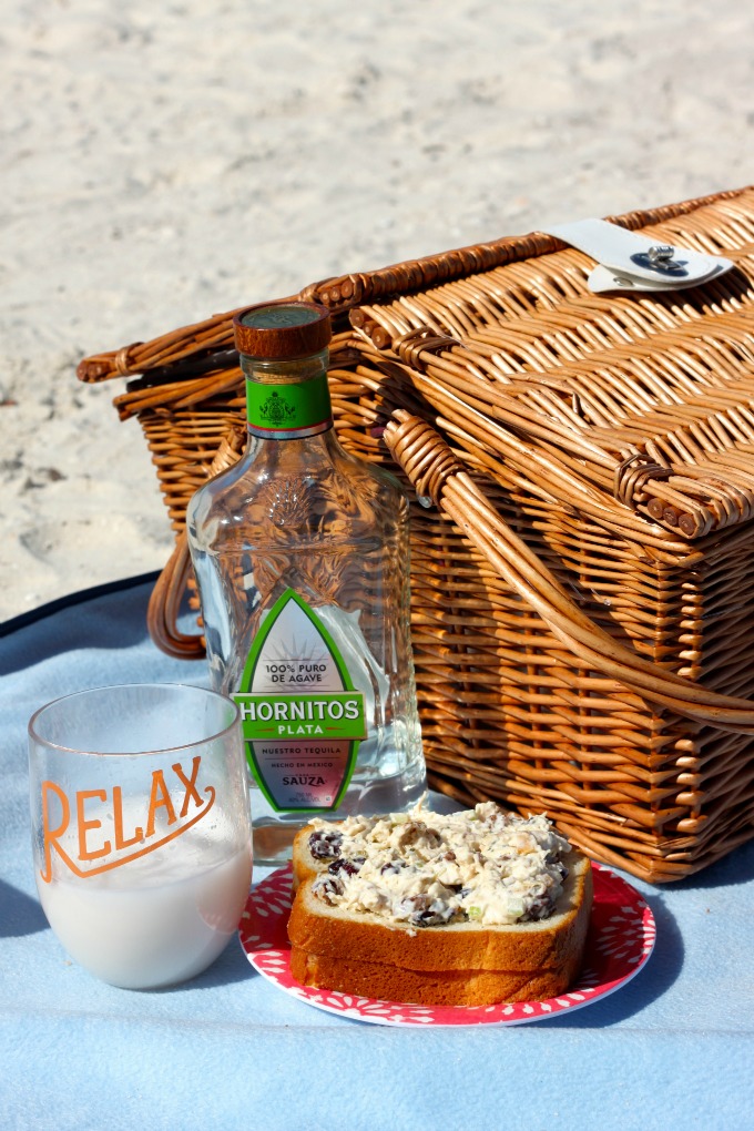 beach-picnic-margarita-hornitos