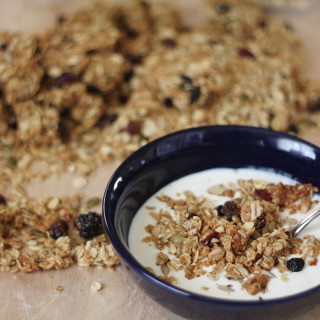 No-Bake Blueberry Muesli + Peanut Butter Granola Clusters