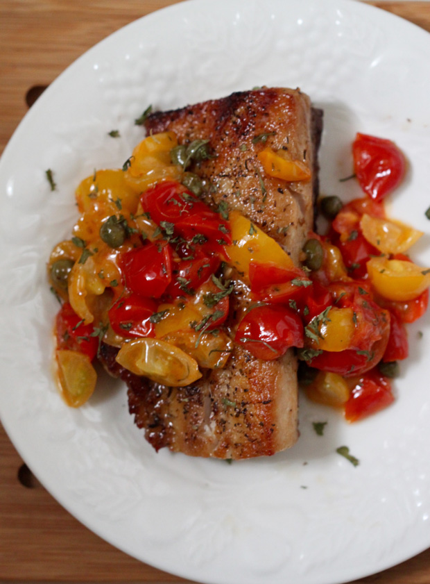 cobia con pomodori e capperi