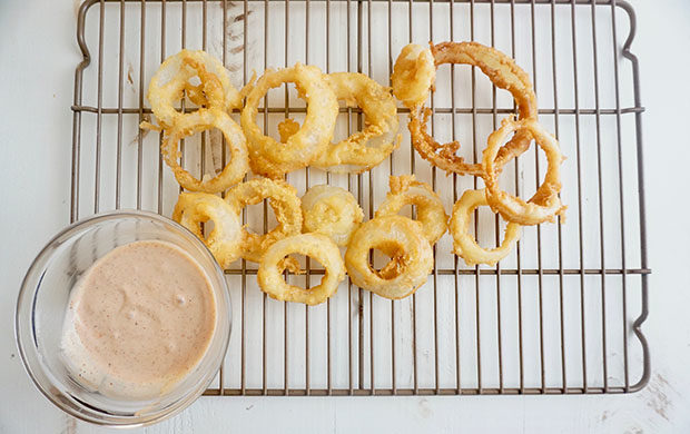 Pancake Batter Onion Rings recipe