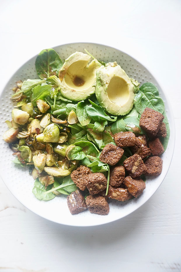 spinach salad with avocado